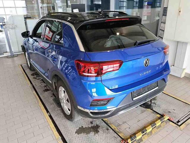 Volkswagen T-Roc 1.5 TSI Sport Panoramadak | Virtual | Keyless | Camera | Elektrische kofferklep | Stoelverwarming | Carplay | Trekhaak |