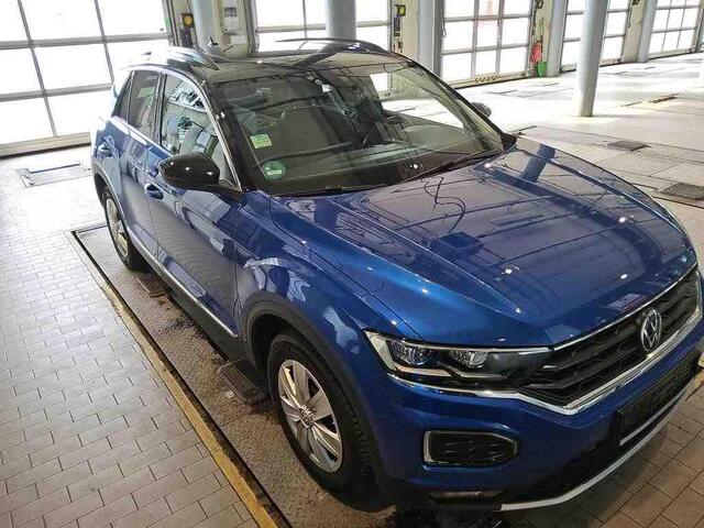 Volkswagen T-Roc 1.5 TSI Sport Panoramadak | Virtual | Keyless | Camera | Elektrische kofferklep | Stoelverwarming | Carplay | Trekhaak |