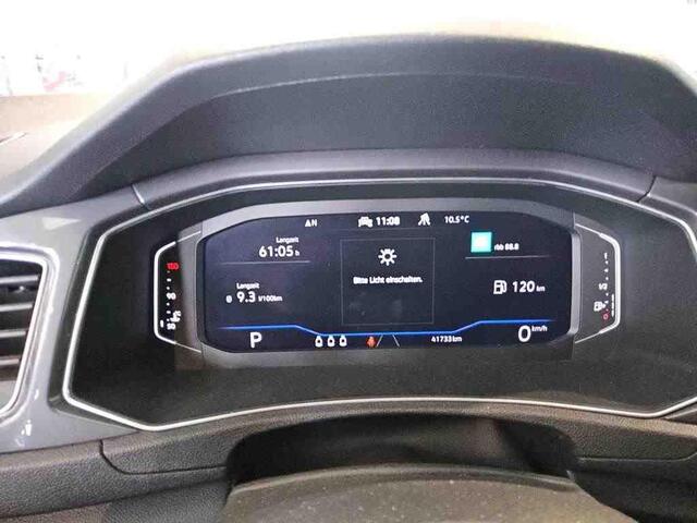 Volkswagen T-Roc 1.5 TSI Sport Panoramadak | Virtual | Keyless | Camera | Elektrische kofferklep | Stoelverwarming | Carplay | Trekhaak |