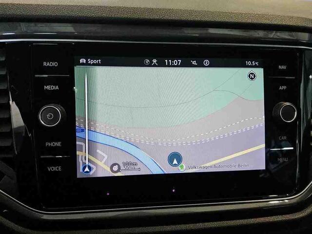 Volkswagen T-Roc 1.5 TSI Sport Panoramadak | Virtual | Keyless | Camera | Elektrische kofferklep | Stoelverwarming | Carplay | Trekhaak |