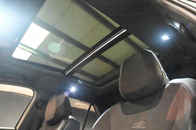 Volkswagen T-Roc 1.5 TSI R-Line | PANO | ACC | STOELVERWARMING | TREKHAAK