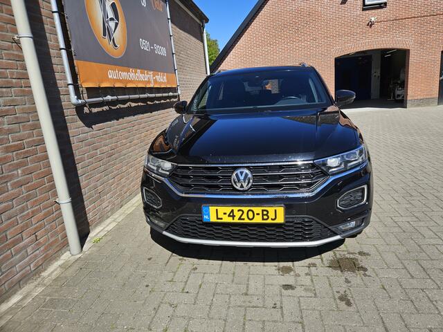 Volkswagen T-Roc 1.5 TSI Sport Business R (tik in de motor)