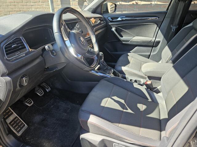 Volkswagen T-Roc 1.5 TSI Sport Business R (tik in de motor)