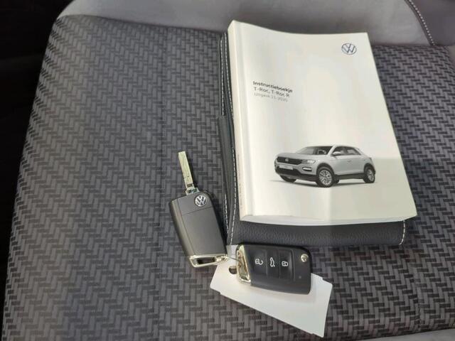 Volkswagen T-Roc 1.5 TSI R-Line / AUTOMAAT/ DIGITAL DASH/ CLIMATE/ STOELVERWARMING/ NAVI/ PARK/ SENSOREN + CAMERA/ CRUISE