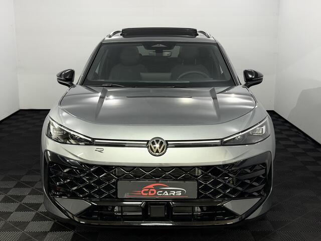 Volkswagen T-Roc 1.5 eTsi R-Line First Edition Nieuwe model!, Panoramadak, Camera, Iq lights, Navi, Half leder, Stoel/Stuurverwarming, Cruise control adaptief, Sfeerverlichting, Elektrische achterklep, Keyless start, 2 jaar garantie