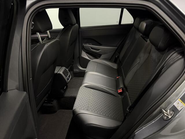 Volkswagen T-Roc 1.5 eTsi R-Line First Edition Nieuwe model!, Panoramadak, Camera, Iq lights, Navi, Half leder, Stoel/Stuurverwarming, Cruise control adaptief, Sfeerverlichting, Elektrische achterklep, Keyless start, 2 jaar garantie