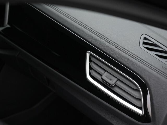 Volkswagen T-Roc 1.5 TSI 150 pk DSG R-Line | Trekhaak | Achteruitrijcamera | Adaptive Cruise | Stoelverwarming