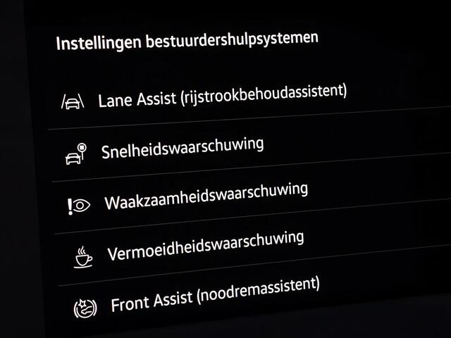 Volkswagen T-Roc R-Line First Edition 1.5 eTSI 150 PK 7 versn. DSG · Assistance Pakket · Black Style Pakket · Multimedia Pakket · Panoramaschuif-kanteldak · Trekhaak ·