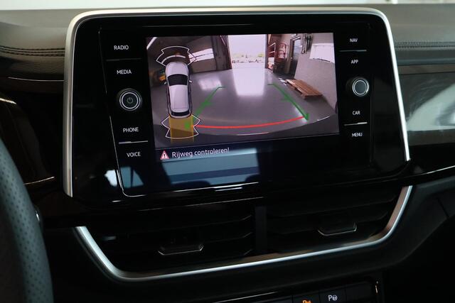 Volkswagen T-Roc 1.5 TSI 150pk DSG R-Line Trekhaak Camera Stoelverwarming Massage Virtual Cockpit Navigatie