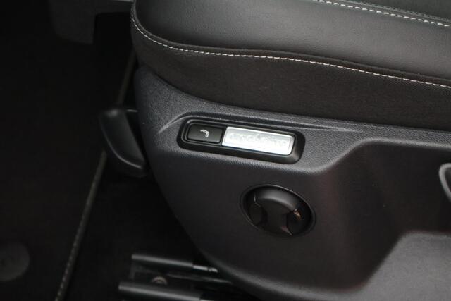 Volkswagen T-Roc 1.5 TSI 150pk DSG R-Line Trekhaak Camera Stoelverwarming Massage Virtual Cockpit Navigatie