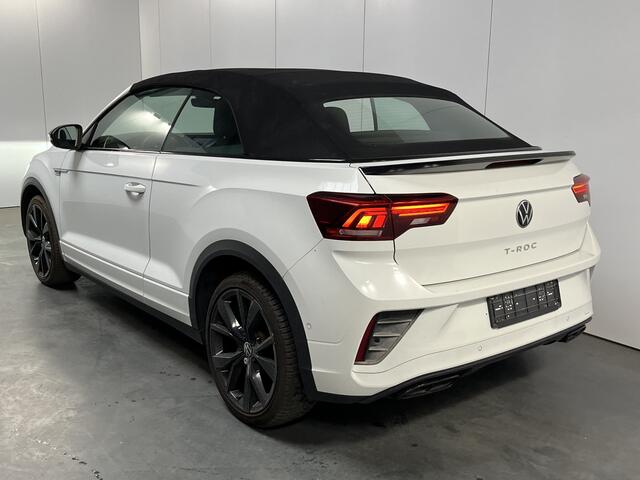 Volkswagen T-Roc Cabrio 1.5 TSI R-Line / AUTOMAAT/ BLACK STYLE/ CAMERA/ PARK. SENSOREN/ IQ. LIGHT/ APP CONNECT/ ADAPT. CRUISE/ NAVI/ AIRCO/ DAB