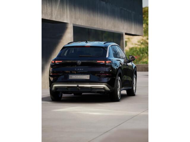 Volkswagen T-Roc Style First Edition | 'App-Connect' draadloze smartphone integratie | 30,5 cm display met 2D en 3D weergave | Achterklep, elektrisch, met sensorgestuurde opening (Easy Open)