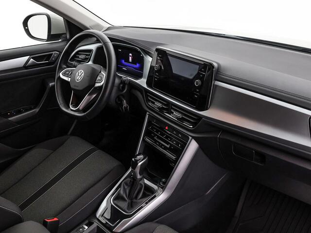 Volkswagen T-Roc 1.5 TSI 150pk DSG Life · Trekhaak · Stoelverwarming · Apple/Android Car Play · Navigatie · 18'' Velgen ·