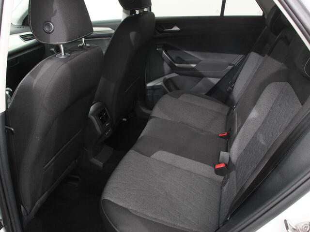 Volkswagen T-Roc 1.0 TSI 110pk Move Navigatie Apple Carpla/Android Auto Digitale Cockpit Climate Control Lichtmetalen velgen Dab