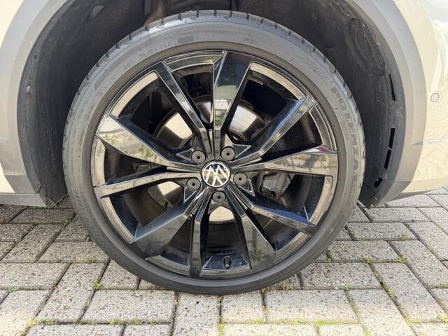 Volkswagen T-Roc 1.5 TSI R-Line Ascotgrau | Winterpakket