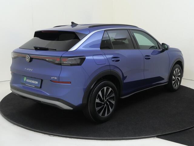 Volkswagen T-Roc Life First Edition | 'App-Connect' draadloze smartphone integratie | Airconditioning automatisch, 3-zone (Climatronic) | Automatische afstandsregeling (Adaptive Cruise Control)