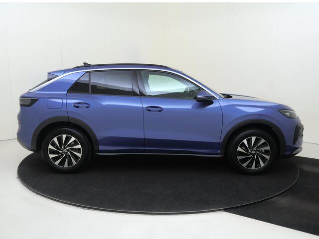 Volkswagen T-Roc Life First Edition | 'App-Connect' draadloze smartphone integratie | Airconditioning automatisch, 3-zone (Climatronic) | Automatische afstandsregeling (Adaptive Cruise Control)