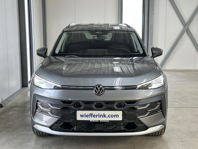 Volkswagen T-Roc 1.5 eTsi 150 pk Life First Edition | Comfort | Camera | Trekhaak |