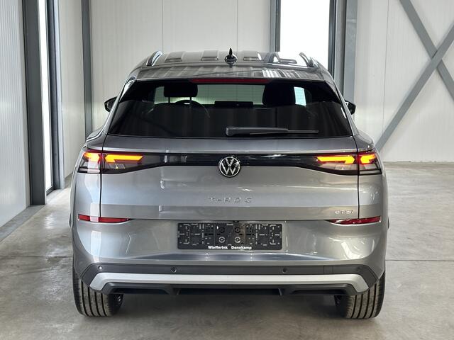 Volkswagen T-Roc 1.5 eTsi 150 pk Life First Edition | Comfort | Camera | Trekhaak |