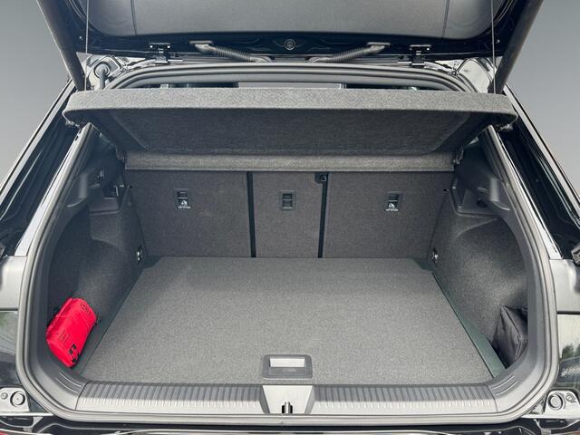 Volkswagen T-Roc 1.5 TSI 150pk R-Line Edition Achterklep elektrisch | Trekhaak | 'Side Assist' |