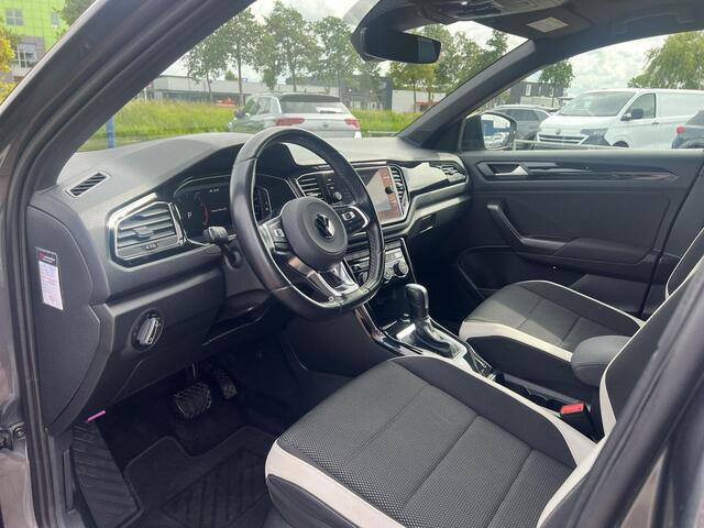 Volkswagen T-Roc 1.5 TSI Sport | Automaat | 150Pk | Pano Dak | Trekhaak | LED | Navi | Clima |