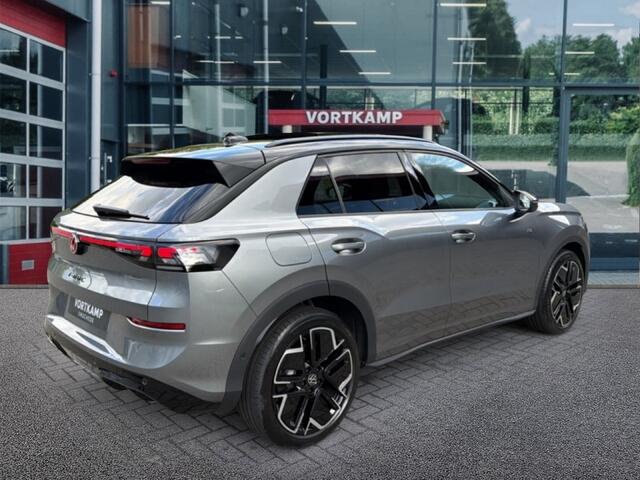 Volkswagen T-Roc 1.5 eTSI R-LINE ZWART-DAK/PANO-DAK/TREKHAAK/CAMERA/19''INCH/IQ-LIGHTS