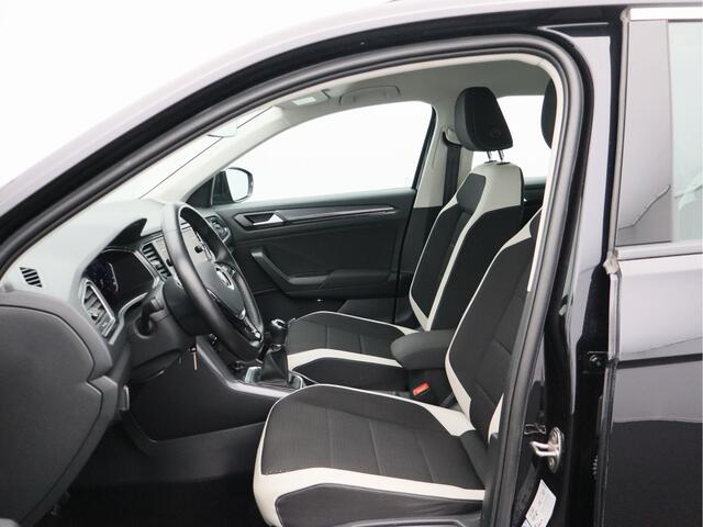 Volkswagen T-Roc 1.5 TSI Sport/ lage km/ trekhaak/ zeer mooi!