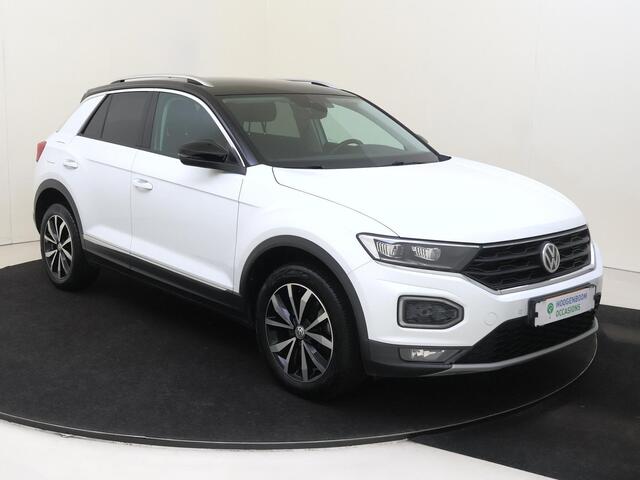 Volkswagen T-Roc 1.0 TSI Style | Trekhaak | Navigatie | Stoelverwarming | Adaptieve cruise control | Lane assist | Carplay | 3-zone airco |