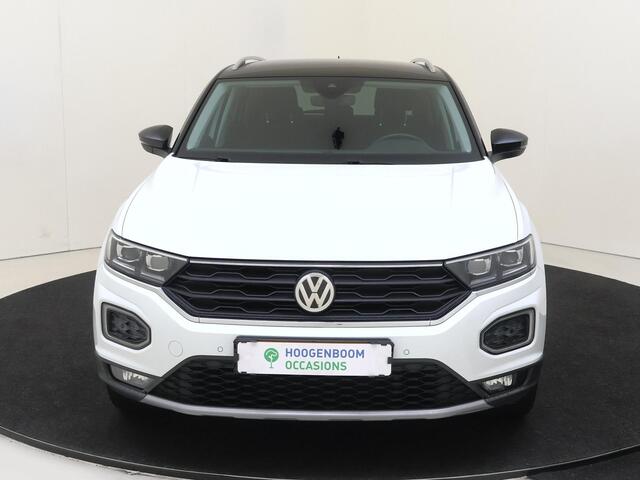 Volkswagen T-Roc 1.0 TSI Style | Trekhaak | Navigatie | Stoelverwarming | Adaptieve cruise control | Lane assist | Carplay | 3-zone airco |