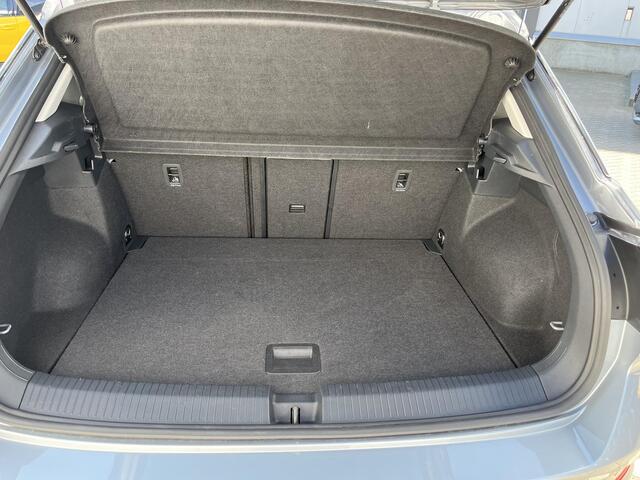 Volkswagen T-Roc 1.5 TSI 150 Life AUTOMAAT l CAMERA l NAVI l ADAPT. CRUISE l SENSOREN | 17`` VELGEN