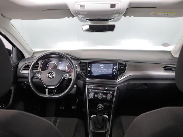 Volkswagen T-Roc 1.0 TSI Style 115 pk | Navigatie via App | Panoramadak | Parkeersensoren | Adaptieve cruise control | LED koplampen | Autom. airco |