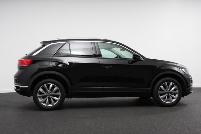 Volkswagen T-Roc 1.5 TSI 150pk DSG Style Navigatie Apple Carplay Android Auto Camera Parkeersensoren Adaptive Cruise Control Stoelverwarming Climate Control Lichtmetalen velgen