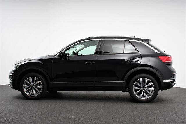Volkswagen T-Roc 1.5 TSI 150pk DSG Style Navigatie Apple Carplay Android Auto Camera Parkeersensoren Adaptive Cruise Control Stoelverwarming Climate Control Lichtmetalen velgen