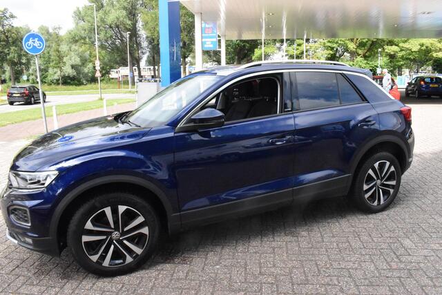 Volkswagen T-Roc 1.0 TSI Style Business 100% Dealer onderhouden | Carplay Navigatie | BSM | 12 mnd BOVAG garantie | Whatsapp 06-53188999