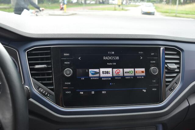 Volkswagen T-Roc 1.0 TSI Style Business 100% Dealer onderhouden | Carplay Navigatie | BSM | 12 mnd BOVAG garantie | Whatsapp 06-53188999