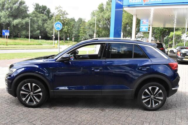 Volkswagen T-Roc 1.0 TSI Style Business 100% Dealer onderhouden | Carplay Navigatie | BSM | 12 mnd BOVAG garantie | Whatsapp 06-53188999