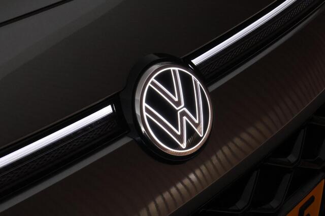 Volkswagen T-Roc 1.5 eTSI 150pk DSG R-Line Black Style Panoramadak Trekhaak Camera Stoelverwarming Navigatie