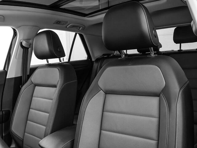Volkswagen T-Roc 1.5 TSI 150pk DSG Style · Panoramadak · Camera · P-Sensoren · Apple/Android Car Play · Navigatie · 18'' Inch · Garantie t/m 02-11-2027 of 40.000km