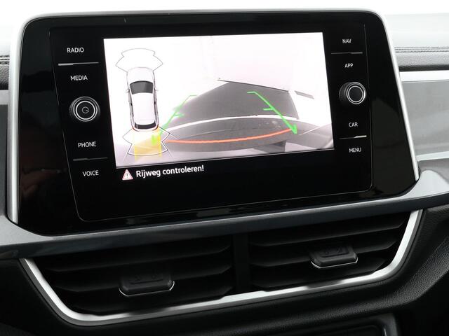Volkswagen T-Roc 1.5 TSI 150pk DSG Style · Panoramadak · Camera · P-Sensoren · Apple/Android Car Play · Navigatie · 18'' Inch · Garantie t/m 02-11-2027 of 40.000km