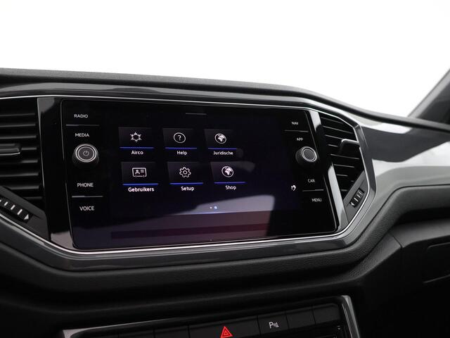 Volkswagen T-Roc 1.5 TSI 150pk DSG Sport · Panoramadak · Camera · Afn. Trekhaak · Dodehoeksensor · ACC · 18"Velgen · Sfeerverlichting · Sportstoelen ·