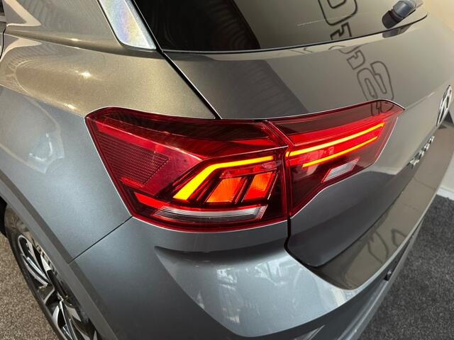 Volkswagen T-Roc 1.5 TSI SPORT R-LINE PANODAK CARPLAY CLIMA NAVI CAMERA