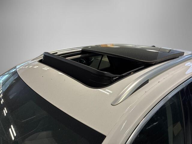 Volkswagen T-Roc 1.5 TSI 150pk DSG Style · Panoramadak · Camera · Elek. Achterklep · Dodehoeksensor · Stoelverwarming · Apple/Android Car Play ·