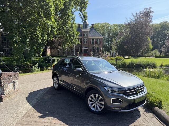 Volkswagen T-Roc 1.5 TSI Sport | Camera | KeyLes | Adaptive | DigiDash | Dealer Onderhouden |