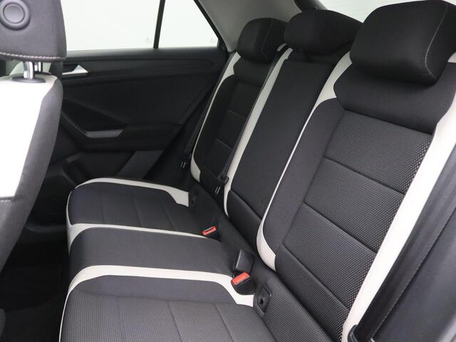 Volkswagen T-Roc 1.5 TSI Sport Business R 150PK DSG Panoramadak, R-Line, Keyless, Virtual Cockpit, Elektr. Achterklep, Stoelverwarming, Achteruitrijcamera, 19" LM Velgen