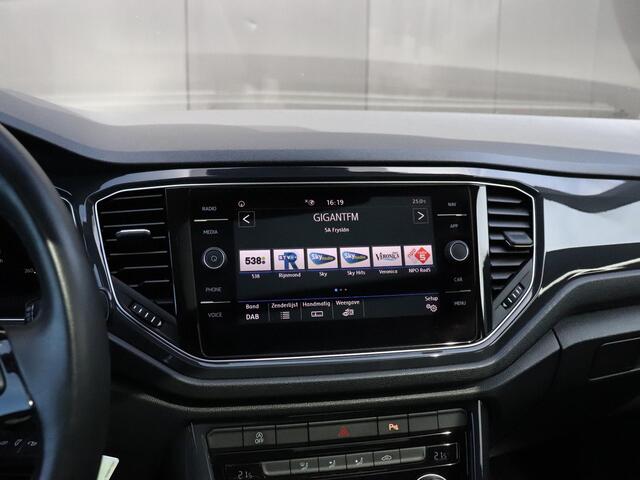 Volkswagen T-Roc 1.5 TSI Sport | PANO-DAK | TREKHAAK | VIRTUAL COCKPIT | ADAPT. CRUISE | NAVI | APPLE CARPLAY |