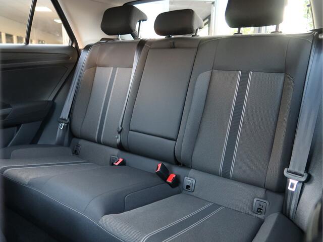 Volkswagen T-Roc 1.0 TSI Style Executive | Camera | Trekhaak | Climate Control |
