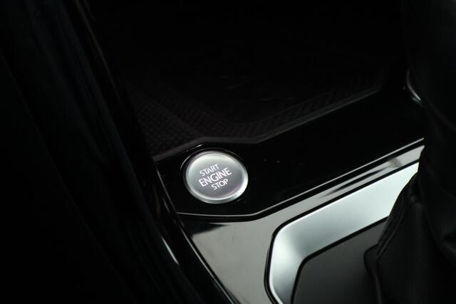 Volkswagen T-Roc 1.5 TSI 150pk DSG Sport Black Style Keyless Camera Virtual Cockpit Navigatie