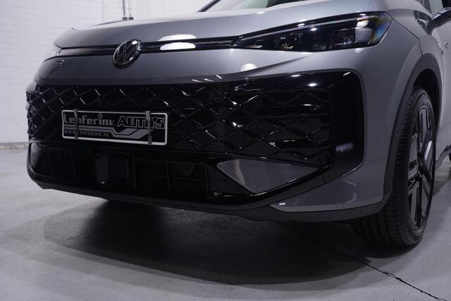 Volkswagen T-Roc 1.5 eTsi R-Line First Edition IQ.light Apple Carplay Black style Stoel-/stuur verwarming 19 Inch Camera R-Line interieur