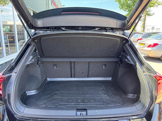 Volkswagen T-Roc 1.0 TSI Sport | Apple Carplay | Leer | Stoelverwarming | Achterruitrijcamera | Adaptieve Cruise