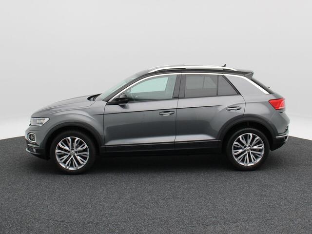 Volkswagen T-Roc 1.5 TSi 150 Pk Style | Trekhaak | Panorama dak | Adaptive Cruise | Parkeersensoren | Climatronic | CarPlay | 18 Inch | 49.300 Km !!